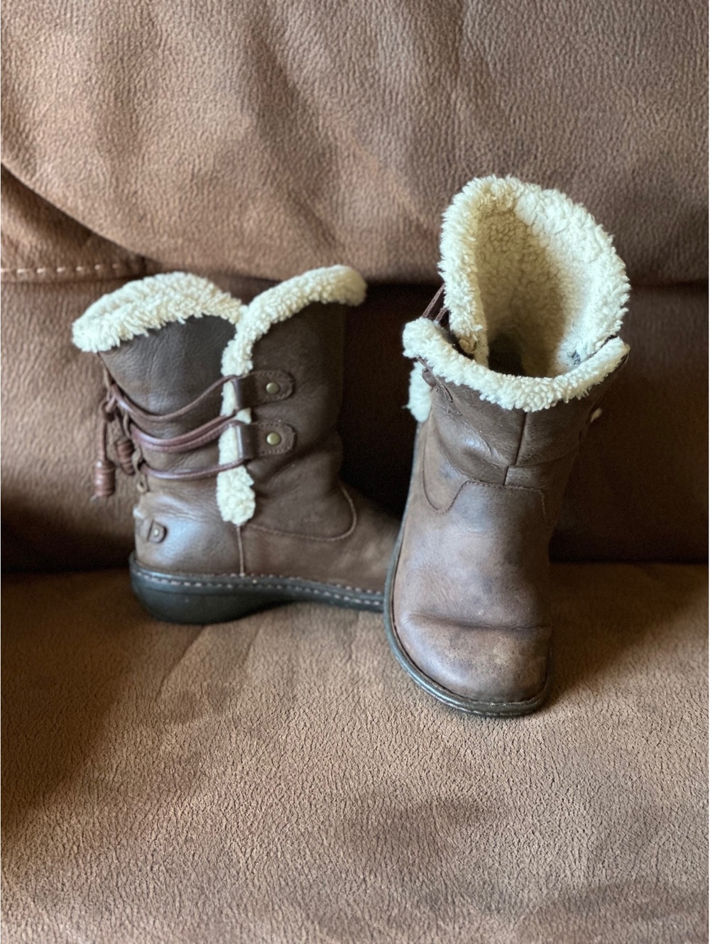 UGG Akadia Boots Women's Size 6 Black Leather Sheepskin Shearling Lace Up